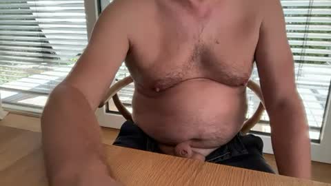 Snapshot of happybugger chatting on June 27, 11:04 am Cum for you online show from June 27, 11:04 am