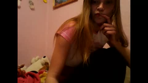 happyemily  online show from March 6, 8:27 pm