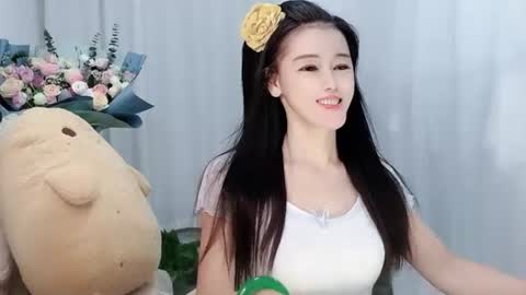 Snapshot of happyflower802318 chatting on June 18, 2:21 pm Daisy online show from June 18, 2:21 pm