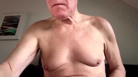 Snapshot of happysierra chatting on February 18, 7:04 am Harry online show from February 18, 7:04 am