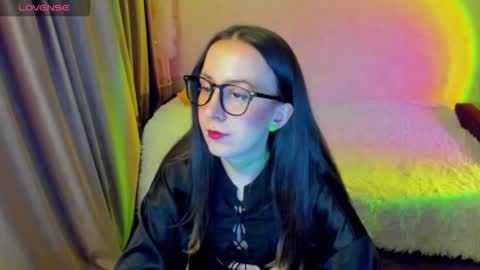 Stephanie online show from March 28, 6:40 pm