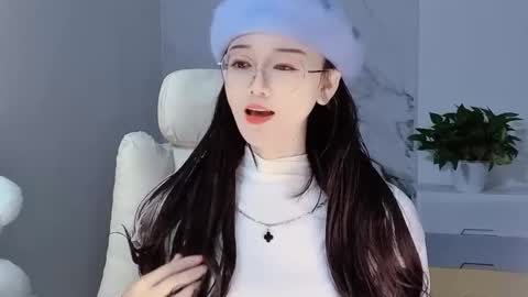 Snapshot of happysweetie168 chatting on December 8, 3:43 am Daisy online show from December 8, 3:43 am