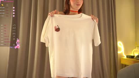 Snapshot of happyvivy chatting on February 14, 11:42 am Vivy online show from February 14, 11:42 am