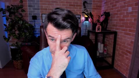 Snapshot of hard_and_juici chatting on December 12, 10:02 am Steve online show from December 12, 10:02 am