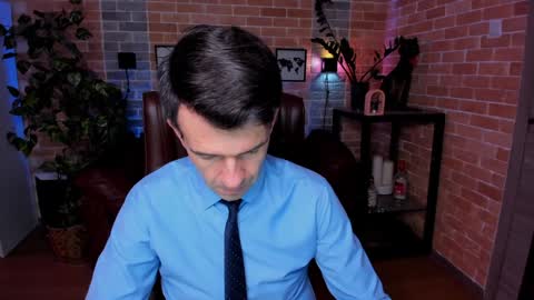 Snapshot of hard_and_juici chatting on December 15, 1:00 pm Steve online show from December 15, 1:00 pm