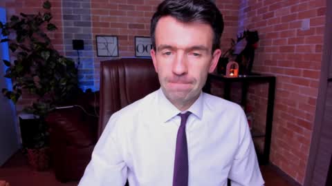 Snapshot of hard_and_juici chatting on December 16, 2:38 pm Steve online show from December 16, 2:38 pm