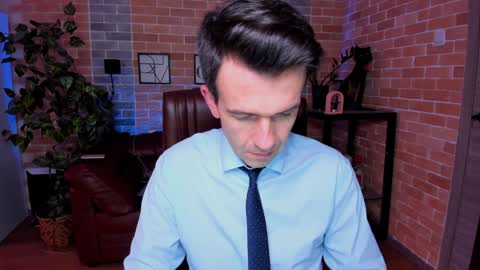 Snapshot of hard_and_juici chatting on December 19, 2:13 pm Steve online show from December 19, 2:13 pm
