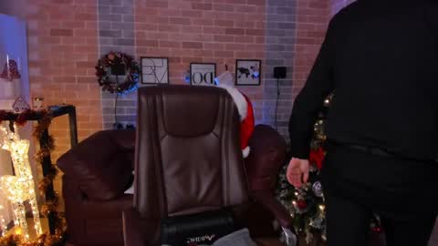 Snapshot of hard_and_juici chatting on December 25, 11:43 am Steve online show from December 25, 11:43 am