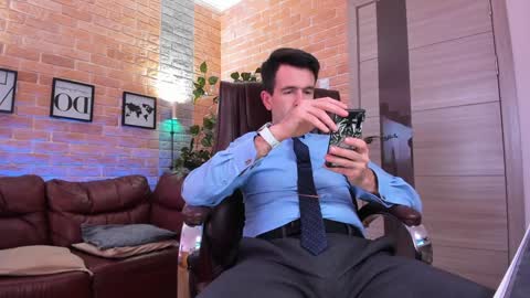 Snapshot of hard_and_juici chatting on January 26, 12:22 pm Steve online show from January 26, 12:22 pm