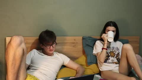 Snapshot of hard_pepper chatting on December 5, 5:04 am Emily and David online show from December 5, 5:04 am