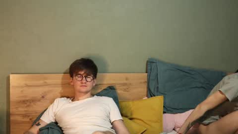 Snapshot of hard_pepper chatting on December 6, 5:53 am Emily and David online show from December 6, 5:53 am