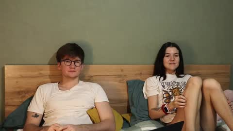 Snapshot of hard_pepper chatting on December 7, 5:04 am Emily and David online show from December 7, 5:04 am