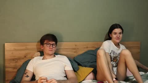 Snapshot of hard_pepper chatting on December 10, 5:07 am Emily and David online show from December 10, 5:07 am