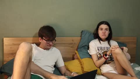 Snapshot of hard_pepper chatting on December 13, 5:49 am Emily and David online show from December 13, 5:49 am