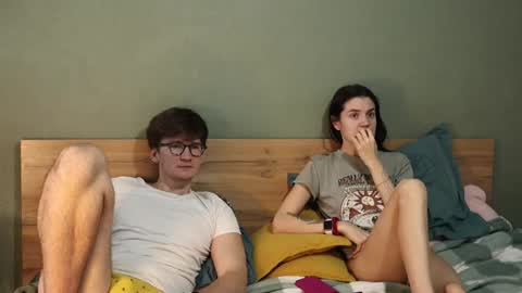 Snapshot of hard_pepper chatting on December 16, 5:17 am Emily and David online show from December 16, 5:17 am