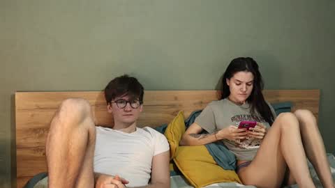 Snapshot of hard_pepper chatting on December 18, 4:42 am Emily and David online show from December 18, 4:42 am