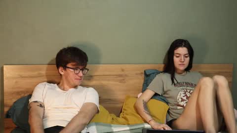 Snapshot of hard_pepper chatting on December 20, 3:58 am Emily and David online show from December 20, 3:58 am