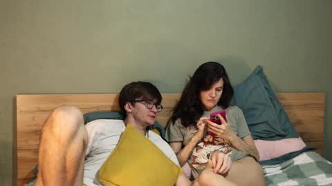 Snapshot of hard_pepper chatting on December 29, 4:48 am Emily and David online show from December 29, 4:48 am