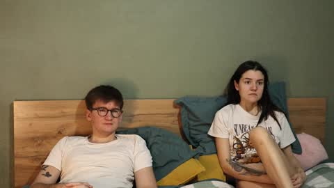 Snapshot of hard_pepper chatting on January 22, 4:44 am Emily and David online show from January 22, 4:44 am