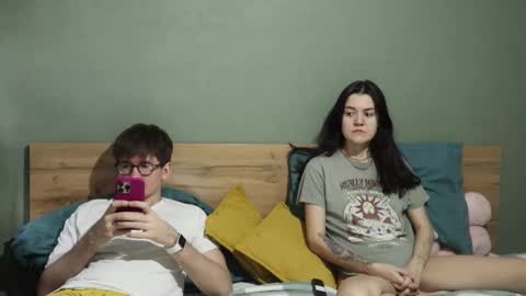 Snapshot of hard_pepper chatting on February 16, 4:53 am Emily and David online show from February 16, 4:53 am