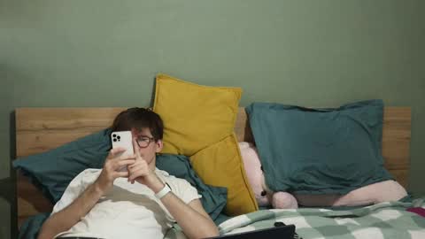 Snapshot of hard_pepper chatting on March 2, 4:28 am Emily and David online show from March 2, 4:28 am