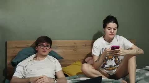 Snapshot of hard_pepper chatting on March 4, 4:38 am Emily and David online show from March 4, 4:38 am