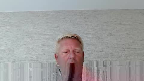 Snapshot of hardblondcouplehawaii chatting on May 12, 9:12 pm Steele and Cassie online show from May 12, 9:12 pm