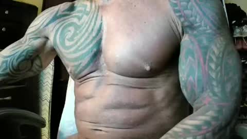 Snapshot of hardbody205a chatting on May 12, 5:26 am hardbody205a online show from May 12, 5:26 am