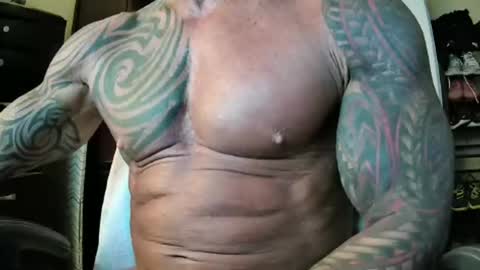 Snapshot of hardbody205a chatting on May 23, 8:35 pm hardbody205a online show from May 23, 8:35 pm