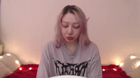 Emily online show from February 1, 9:02 pm