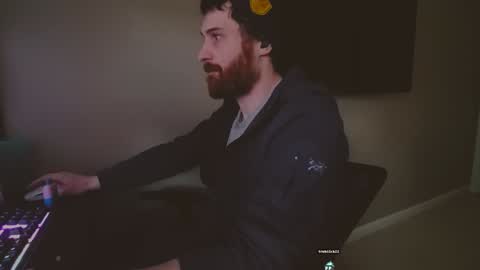 Snapshot of hardswtch chatting on December 3, 1:10 pm Tom online show from December 3, 1:10 pm