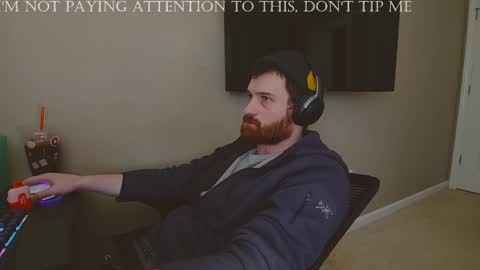 Snapshot of hardswtch chatting on December 3, 4:17 pm Tom online show from December 3, 4:17 pm