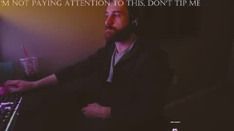 Snapshot of hardswtch chatting on December 3, 10:51 pm Tom online show from December 3, 10:51 pm