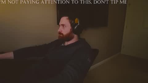 Snapshot of hardswtch chatting on December 4, 8:07 pm Tom online show from December 4, 8:07 pm