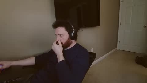 Snapshot of hardswtch chatting on December 8, 6:17 pm Tom online show from December 8, 6:17 pm