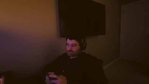 Snapshot of hardswtch chatting on December 11, 11:43 pm Tom online show from December 11, 11:43 pm