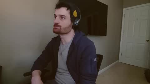 Snapshot of hardswtch chatting on December 13, 5:32 pm Tom online show from December 13, 5:32 pm