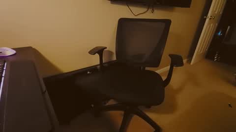 Snapshot of hardswtch chatting on December 16, 12:26 am Tom online show from December 16, 12:26 am