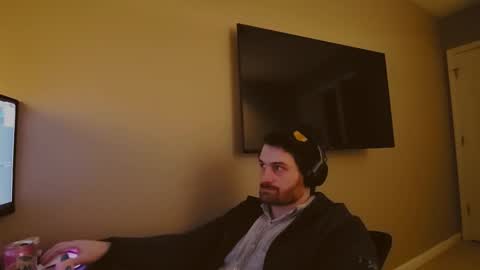 Snapshot of hardswtch chatting on December 16, 9:20 pm Tom online show from December 16, 9:20 pm