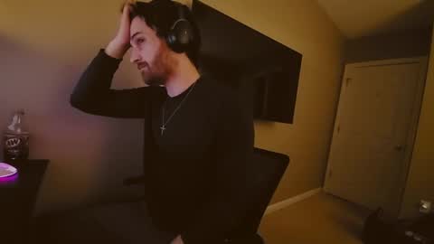 Snapshot of hardswtch chatting on December 21, 12:42 am Tom online show from December 21, 12:42 am