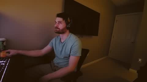 Snapshot of hardswtch chatting on December 23, 10:12 pm Tom online show from December 23, 10:12 pm