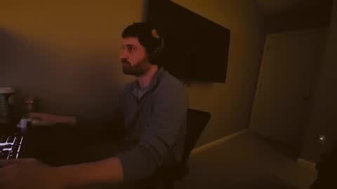 Snapshot of hardswtch chatting on December 24, 2:10 am Tom online show from December 24, 2:10 am