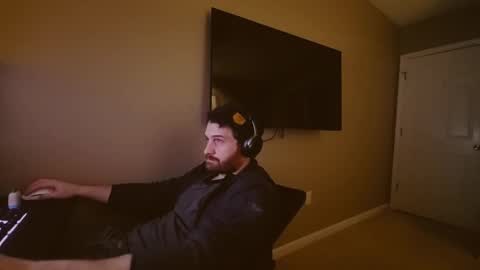 Snapshot of hardswtch chatting on December 31, 12:32 am Tom online show from December 31, 12:32 am