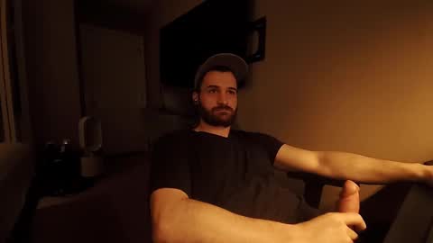 Snapshot of hardswtch chatting on September 10, 7:41 am Tom online show from September 10, 7:41 am