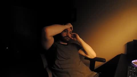 Snapshot of hardswtch chatting on September 17, 2:35 am Tom online show from September 17, 2:35 am