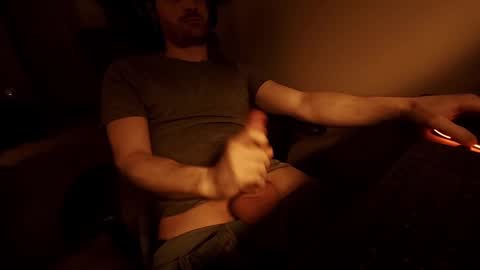 Snapshot of hardswtch chatting on September 26, 5:44 am Tom online show from September 26, 5:44 am