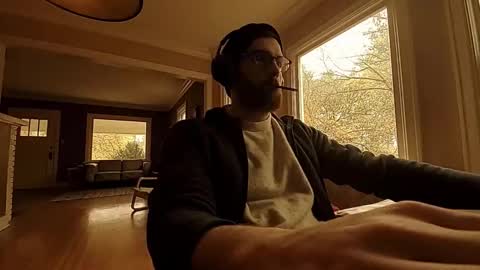 Snapshot of hardswtch chatting on October 31, 7:48 pm Tom online show from October 31, 7:48 pm