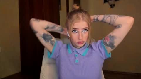 Snapshot of harley_kimm chatting on November 9, 5:50 am Julia online show from November 9, 5:50 am