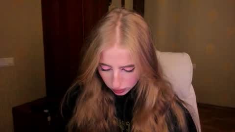 Snapshot of harley_kimm chatting on November 12, 5:30 am Julia online show from November 12, 5:30 am