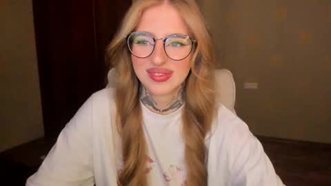 Snapshot of harley_kimm chatting on November 21, 5:39 am Julia online show from November 21, 5:39 am